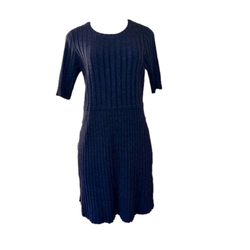 WOMEN’S Ann Taylor ribbed, short sleeved, knit dress. Great look for the office
